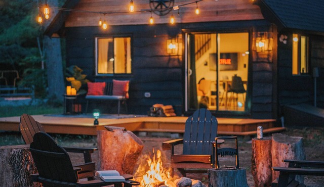 Adventure by day, cozy nights! Ski, skate, tube nearby! Firepit, EV charger.