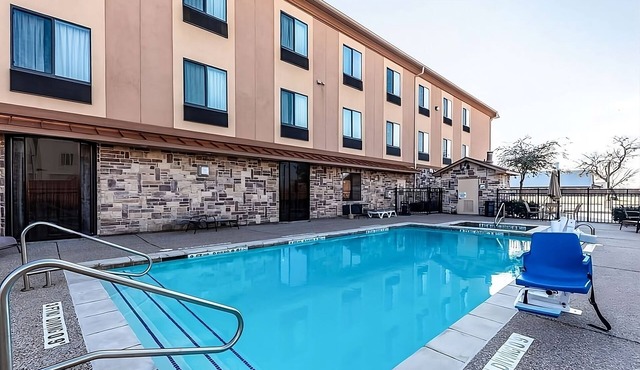 Adventure & Comfort Near Mineral Wells Lake with Pool Access