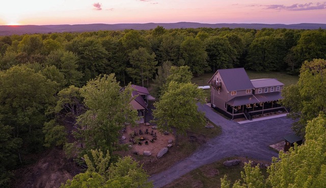 Adventure Lodge w/PICKLEBALL, Pool Table + More!