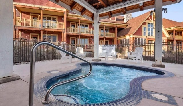 Adventure-Ready Mountain Retreat w/Seasonal Pool, Hot Tubs & Hiking Trails