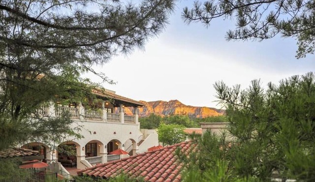 Adventure Ready Suite w/Spa & Mini-Golf Access l Near Oak Creek Canyon - 5.6 mi