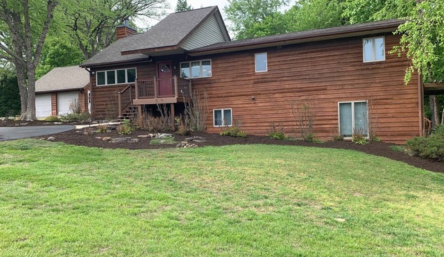 "Adventure's Rest - Hot Tub, Wine Trail - Fire Pit - Grill, Secluded & Relaxing