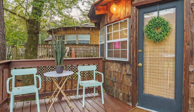 Adventurer Yurt - Landing Zone, Studio. Full Bathroom. Kitchenette. Updated.
