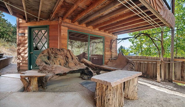 Adventures at Angel's Landing await you! Apartment in large mountain home for 3.