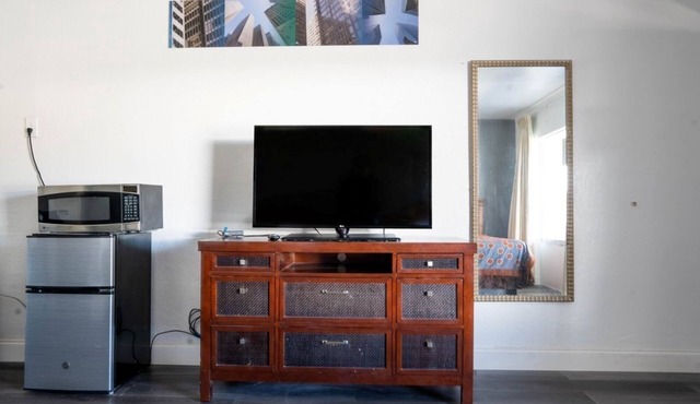 Adventurous Comfort: Pet-Friendly Room Near Silver Springs