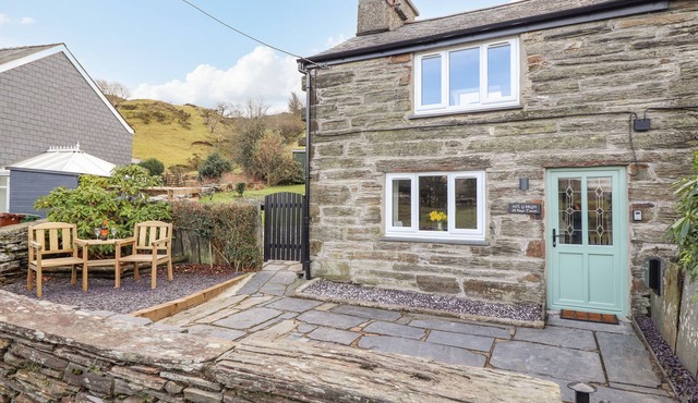 AEL Y BRYN, pet friendly, character holiday cottage in Ffestiniog