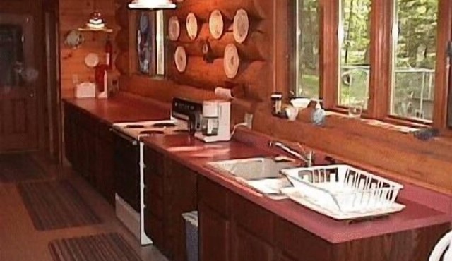 'AERIE' Eagles Nest Lodge, Five bedroom, Two kitchen, Full Log home