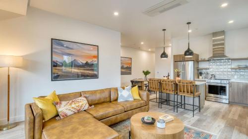 Aerie Modern 4 Unit Buyout 4 Units w Hot Tub Mountain Views Near Downtown