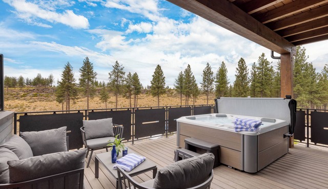 Aerie Sleek 6 Unit Buyout | 6 Units, 15BDR | Deck, Hot Tub, Views, Near Old Bend