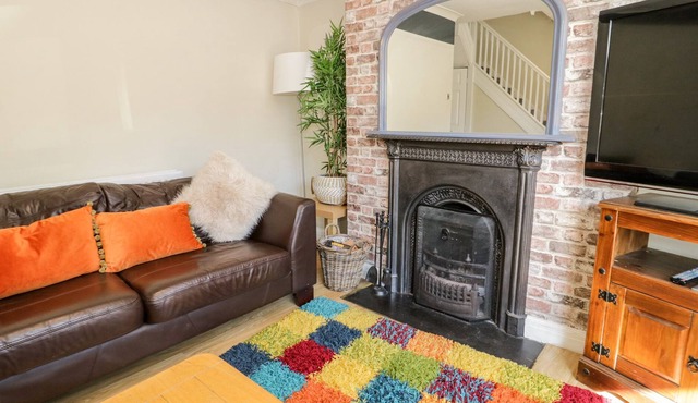 AERONFA, pet friendly, with open fire in Llanfairfechan