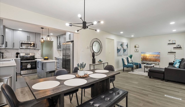 AeroStay Retreat – 4BR Home Near O’Hare Airport!