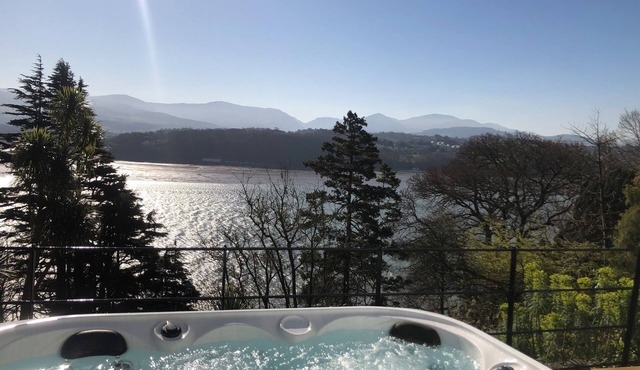 AFALLON, pet friendly, luxury holiday cottage in Menai Bridge