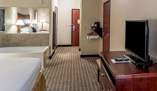 Affordability Meets Comfort at Red Lion Inn & Suites Mineral Wells! Onsite Pool!