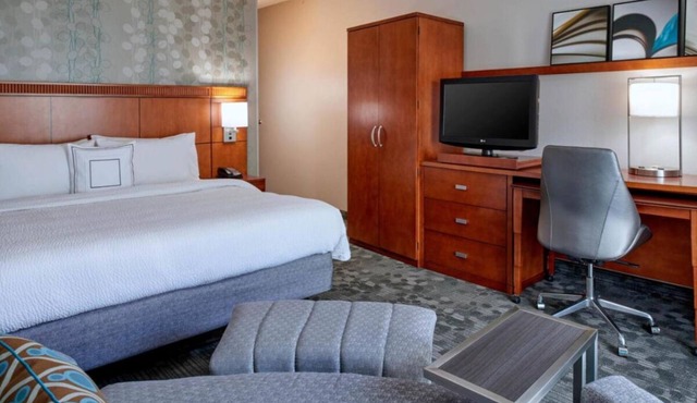Affordability Meets Comfort! Indoor Pool, Near Purgatory Creek Park