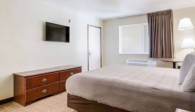 Affordability Meets Comfort at GuestHouse Montesano! Free Parking, Pets Allowed