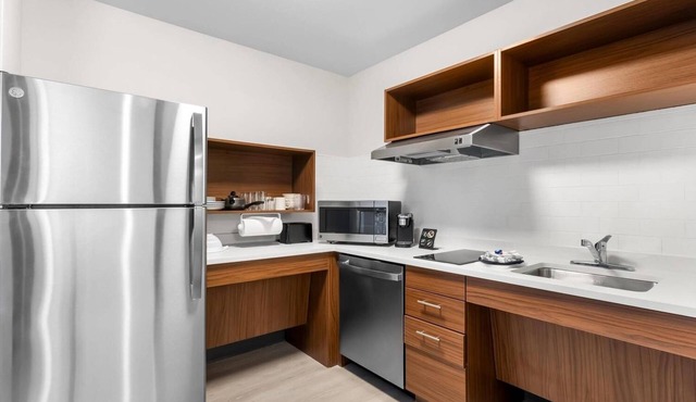 Affordability Meets Comfort in a Classic Suite with Kitchen and Free Parking