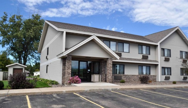 Affordability Meets Comfort! 4 Comfortable Units, Free Breakfast