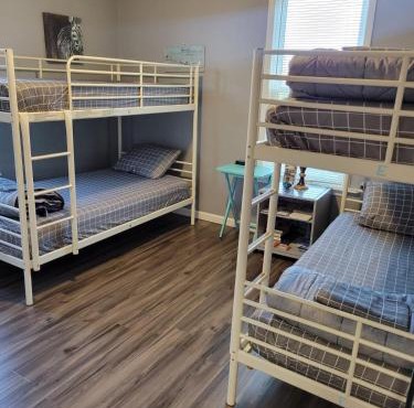 Affordable 1BR Bunkroom Stay by Niagara Falls