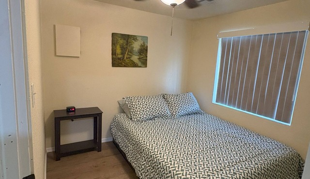 Affordable 2-bedroom apartment in Safford with AC.
