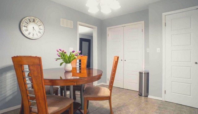 Affordable 2BR Apt | Sleeps 6 | Fast WiFi + Parking