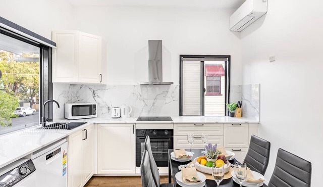 Affordable 2BR Unit @ CBD near Stadium/River/Mall