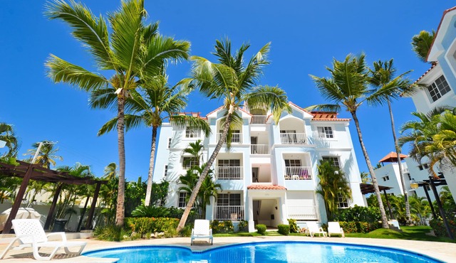 Affordable & Adorable 2 Bdrm ground level condo near the beach, shopping, & more