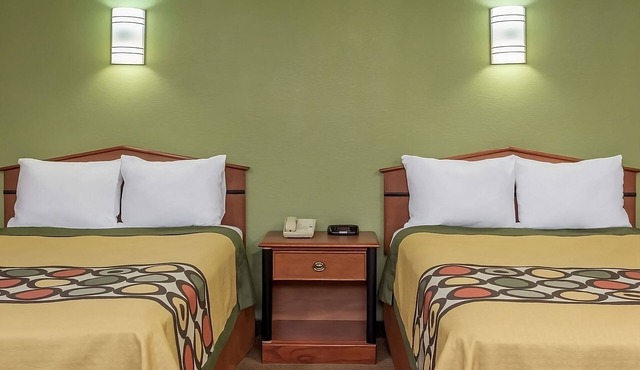 Affordable and convenient unit in Knights Inn Franklin Ave Waco, Parking, Pet-Friendly! Near Cameron Park & Zoo
