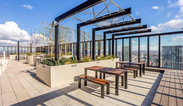 Affordable and luxurious night stay in a luxurious two bed apartment