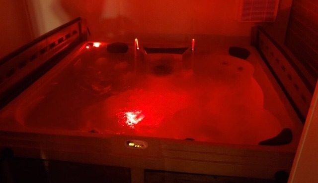 Affordable Apartment & Indoor Private Hot Tub
