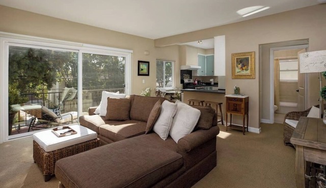 Affordable Beach Getaway — blocks to the Beach and Funk Zone