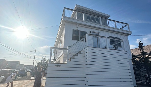 Affordable BoHo Beach House, 1st floor unit. Sleeps 6
