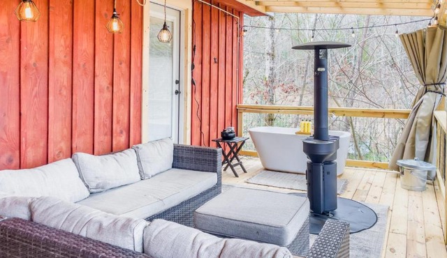 Affordable cabin that sleeps 8 K beds & fire pit