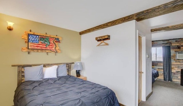 Affordable Chamberlain Room for Families & Pet Owners, w/Free Parking