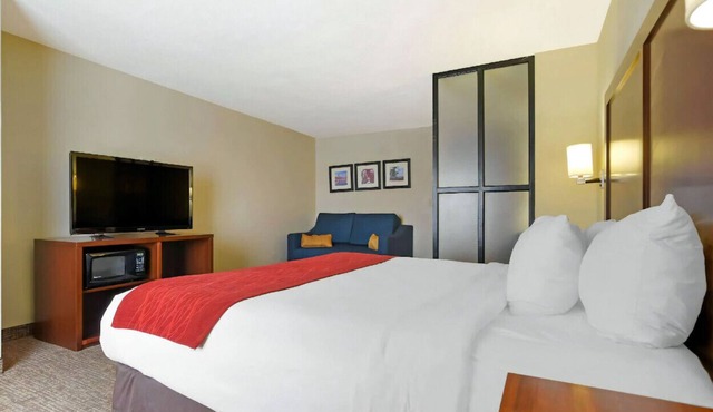 Affordable & Charming King Suite! Free Breakfast
