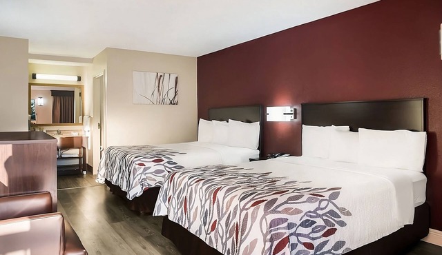 Affordable Comfort! Close to Tupelo Regional Airport, FREE Parking, Breakfast!