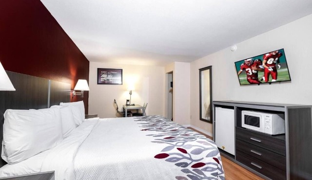 Affordable Comfort Perfectly Positioned for Highway Travelers and Tourists