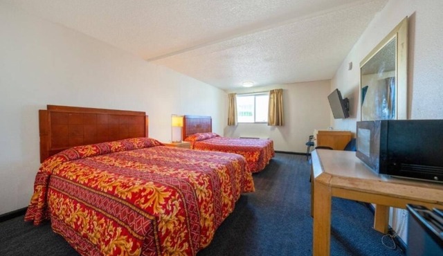 Affordable Comfort Steps from South Waterfront City Park – Just 6 Miles Away