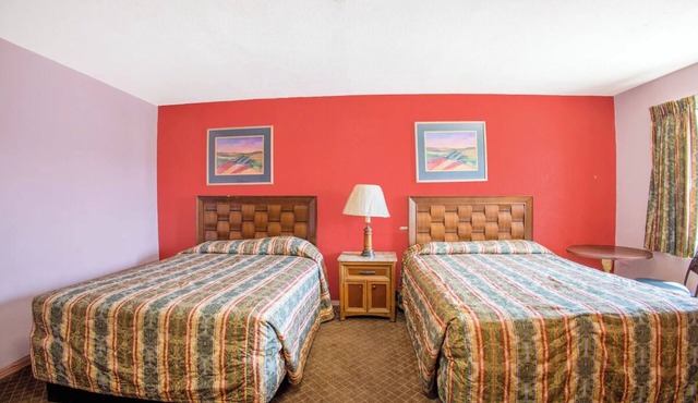 Affordable & Comfy El Paso Room Perfect for Business Travelers Near Airport