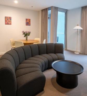 Affordable & Cozy CBD getaway with Free wine!