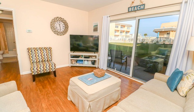 AFFORDABLE Escape! OCEAN VIEW, Steps to Beach, Ground Floor 1BR overlooking pool