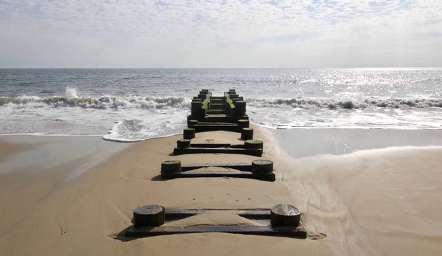 Affordable Family-Friendly Condo, Walk to Beach/Town