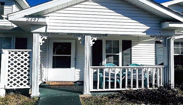 Affordable Family & Pet-Friendly Comfort Quick Drive to Beaches, Bases & DTown