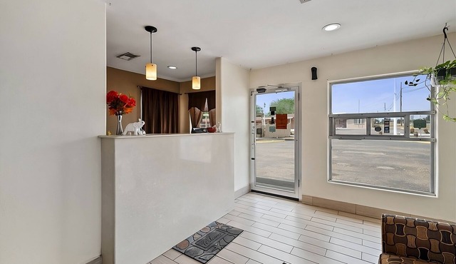 Affordable Getaway! 3 Sleek Units, Pet-Friendly, Free Parking Onsite