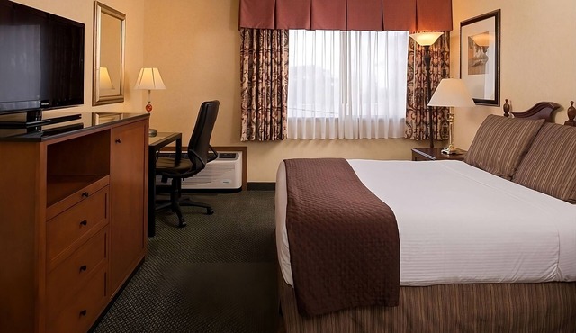 Affordable Getaway! Pet-Friendly Property, Free Parking, Onsite Pool