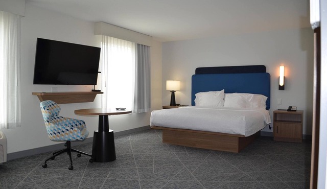 Affordable King Bed Suite w/On-site Pool
