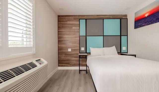 Affordable King Room w/Private Bath + Flat-Screen TV