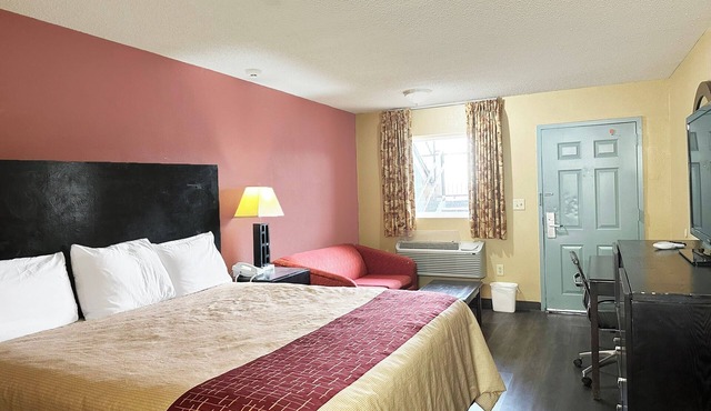 Affordable King Room Perfect for Family Stays Close to Local Attractions