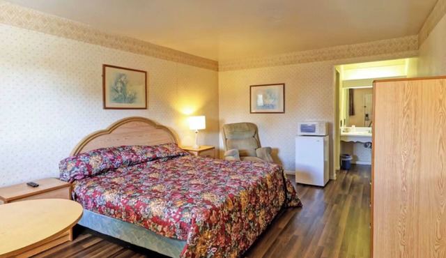 Affordable Lewisburg Stop Near I-64 | Free Parking, Close to Dining & Shops
