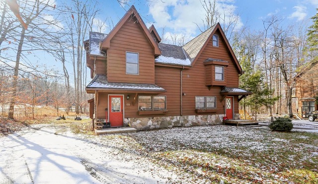 Affordable lodging in the center of Canaan Valley, The Cross Eyed Cricket!