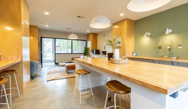 Affordable Luxurious 1BRD/Comfy Queen Beds, GYM